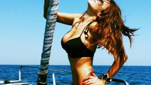 Truica si-a facut iubita o olteanca fierbinte! E din acelasi oras cu Ghenea si chiar seamana putin cu ea!