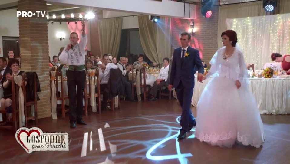 FOTO / Julieta de la „Gospodar fără pereche” nu s-a putut abţine şi i-a ordonat ASTA lui Marcel de faţă cu toţi invitaţii! Totul s-a întâmplat când era valsul mirilor