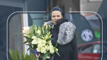 Ioana a schimbat ținuta de mărțișor și... Doamna Năstase a prins ”buchetul” de la altcineva?!