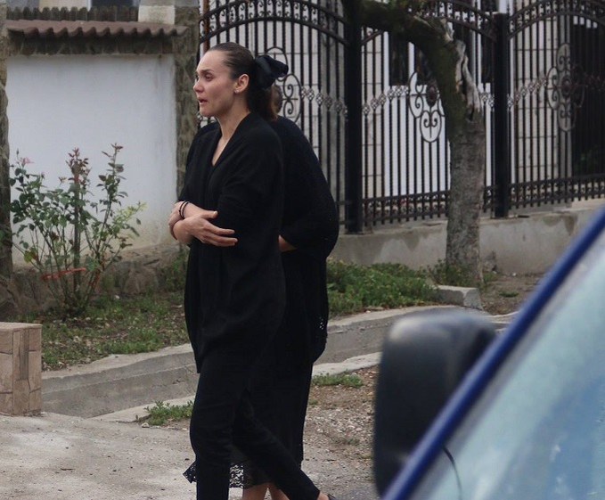 Imagini unice! Ce nu s-a văzut la înmormântarea Denisei
