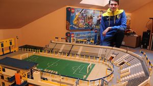 Un elev din Satu Mare are o pasiune ieşită din comun. La 14 ani, a construit un stadion din piese de lego!