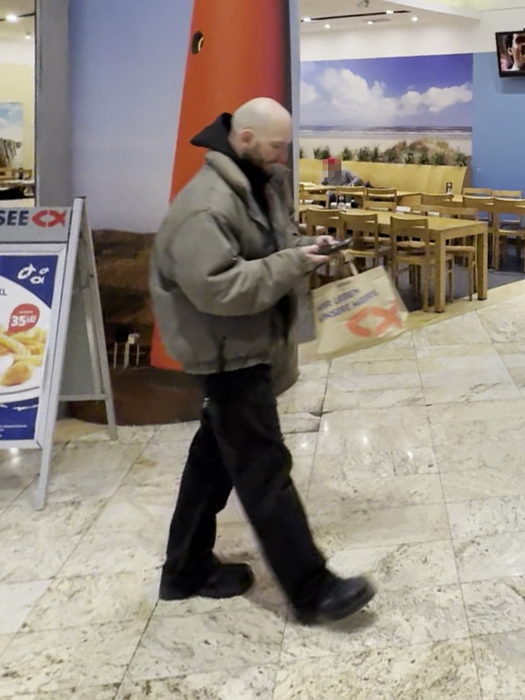 Comediantul a stat mult pe telefon