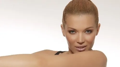 Gina Pistol şi-a mărit fundul? Iată imaginea care o dă de gol 