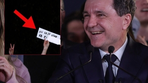 Mesajul viral al nopții! Ce i-a scris un susținător lui Nicușor Dan pe un bilețel: ”Nu va fi ușor, va fi...”