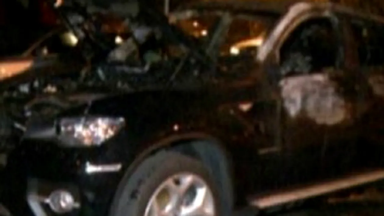 Razbunare in stil mafiot in Capitala! Un BMW X6, incendiat cu un cocktail Molotov in cartierul Pantelimon!