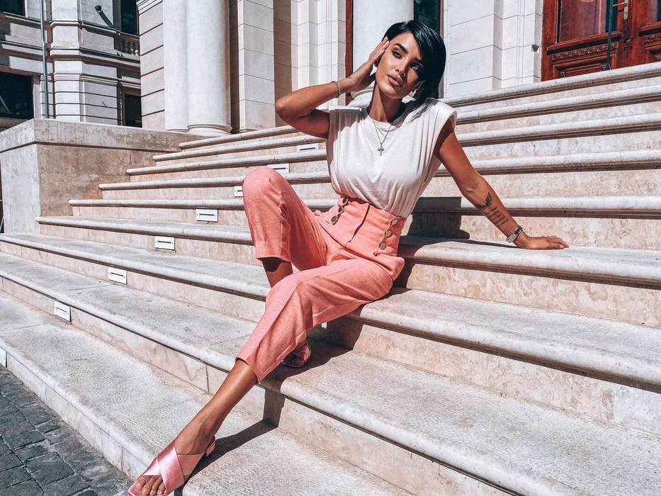 Cu ochii înlăcrimați, Oana Roman a postat un mesaj impresionant pentru Adelina Pestrițu care se luptă cu virusul SARS-CoV-2 | FOTO
