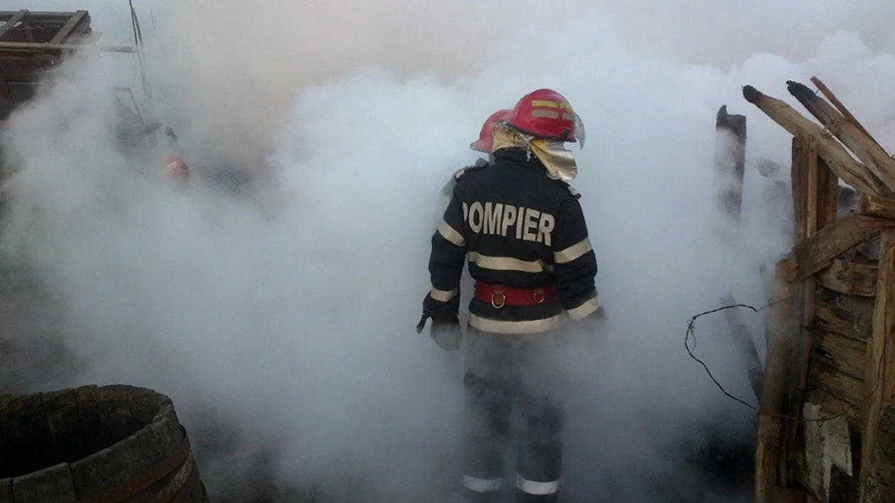 Trei morți și trei persoane în stare gravă la Craiova, după ce s-au intoxicat cu fum de la generator