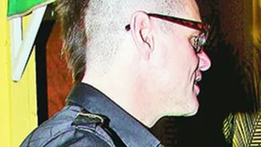 Si-a facut creasta de punkist