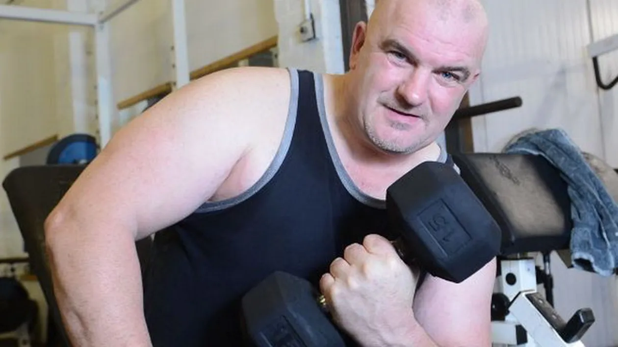 Ce a descoperit acest barbat, in timp ce se afla la sala de forta! Credeam ca doar FEMEILE patesc asa ceva!