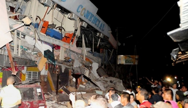 IMAGINI CUTREMURĂTOARE! Sute de morţi şi răniţi în cutremurul din Ecuador