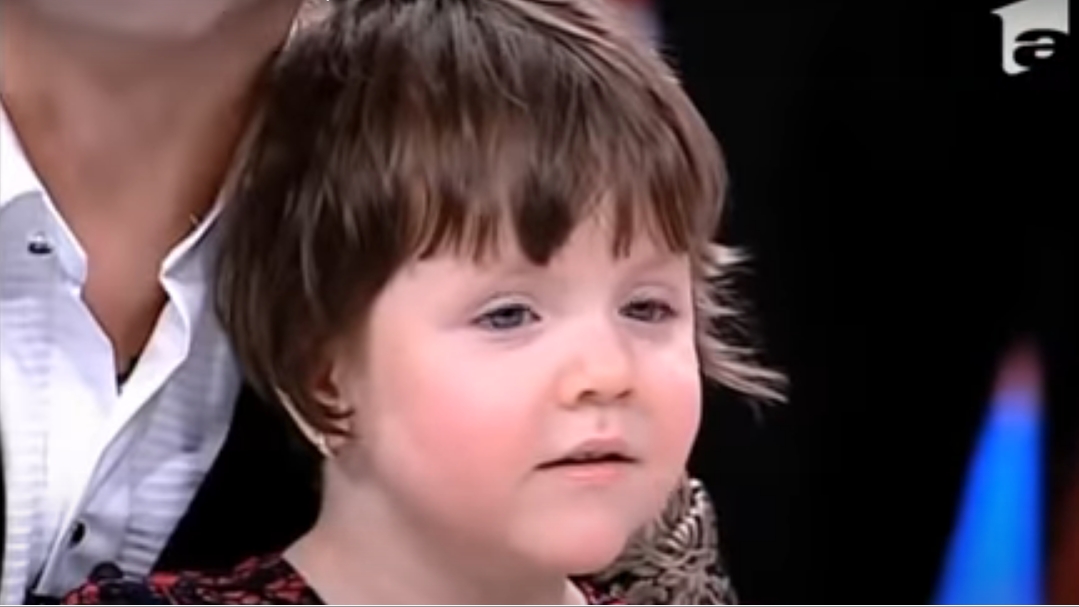 Cum arată acum fetița hrănită doar cu pufuleți și ceai. Are 10 ani și…