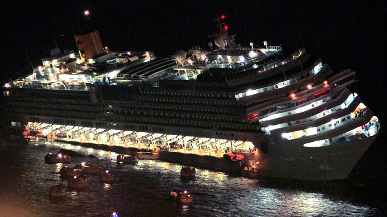 Exact ca scenele din Titanic! N-o sa poti sa deosebesti imaginile reale de la scufundarea navei Costa Concordia de cele din film!