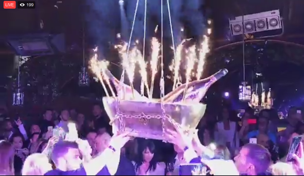 Evenimentul mult-aşteptat a sosit! S-a adus cea mai mare şampanie din România!
