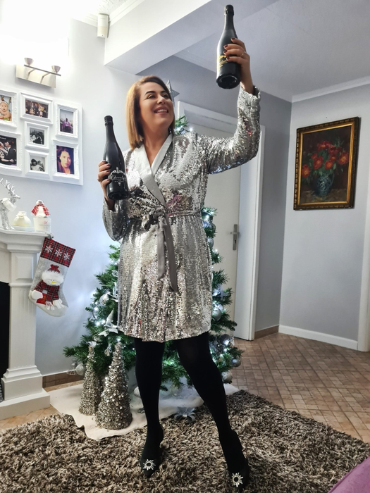 Cu multe kilograme în minus, Oana Roman s-a filmat dezbrăcată în cada cu spumă! A dezvăluit un secret: “Încep un proiect în televiziune” | VIDEO
