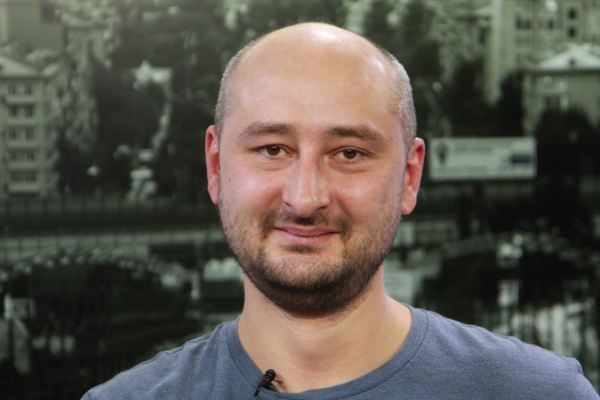 Jurnalist asasinat în propria locuință. A fost împușcat în spate. Soția l-a găsit într-o baltă de sânge