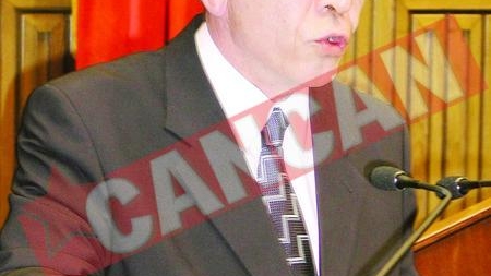 Senator si senatoare, prinsi cu chilotii in vine de femeia de serviciu