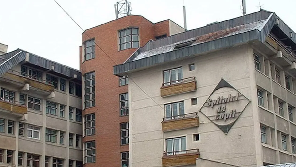 Revoltator! Automat cu dulciuri expirate de cinci ani, la Spitalul de Pediatrie Braşov