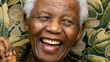 E incredibil! Ce fac oamenii în faţa casei unde a locuit Nelson Mandela: Nu am fi aici pentru nimeni altcineva