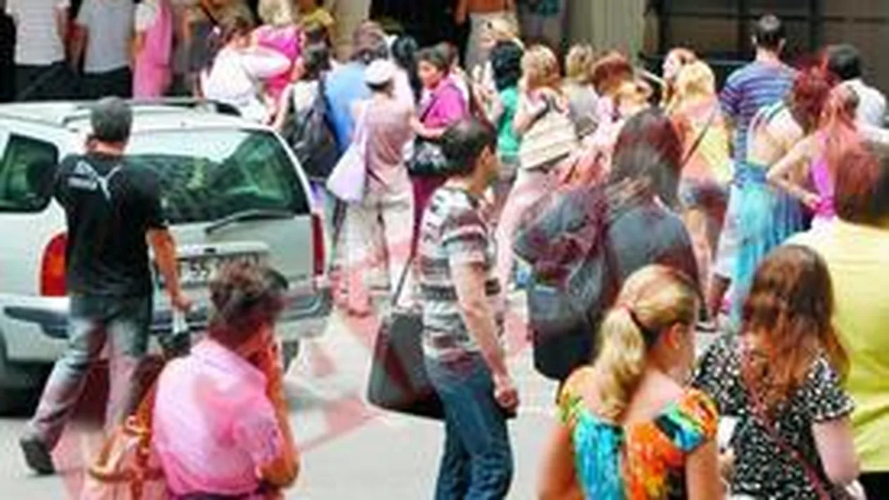 Au stat la coada ca sa-si achite taxa de masterat