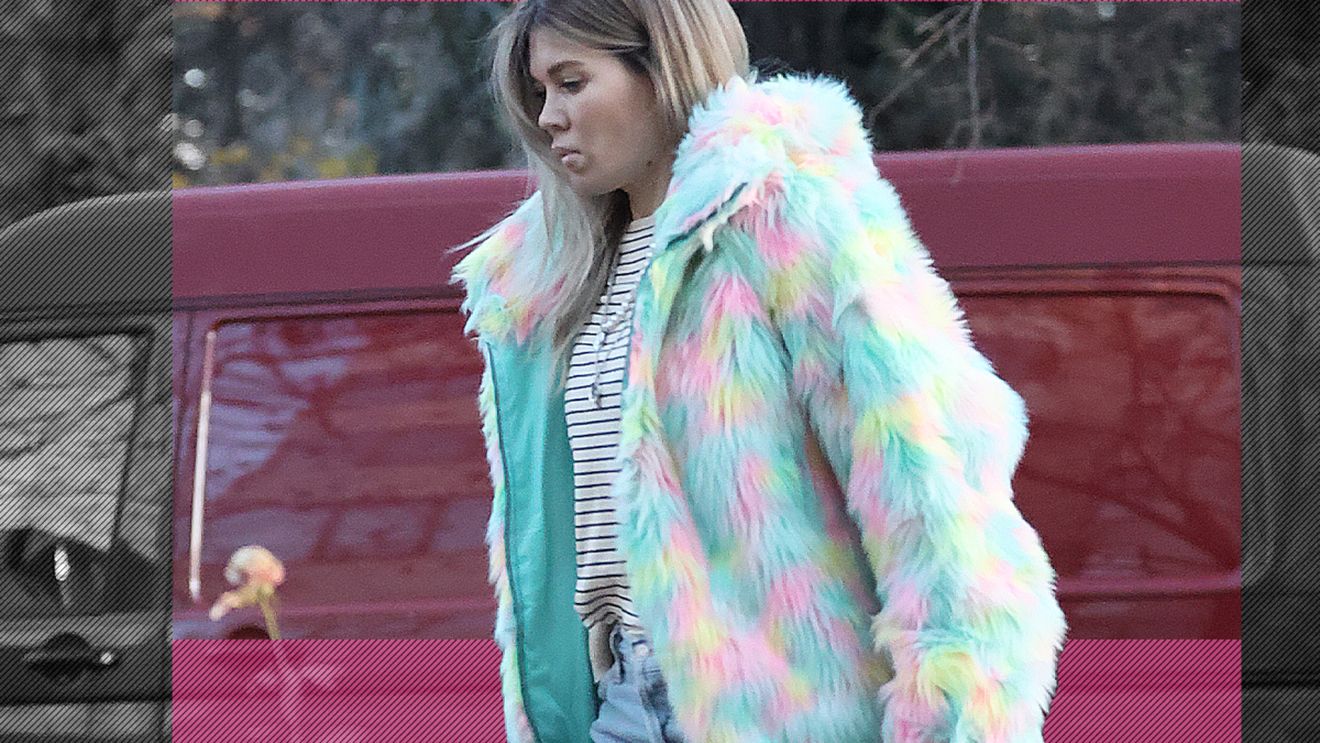 Adio tocuri și fustițe! Gina Pistol a preluat moda lui Smiley! Partenera artistului a uimit cu apariția ei, în prag de Sărbători