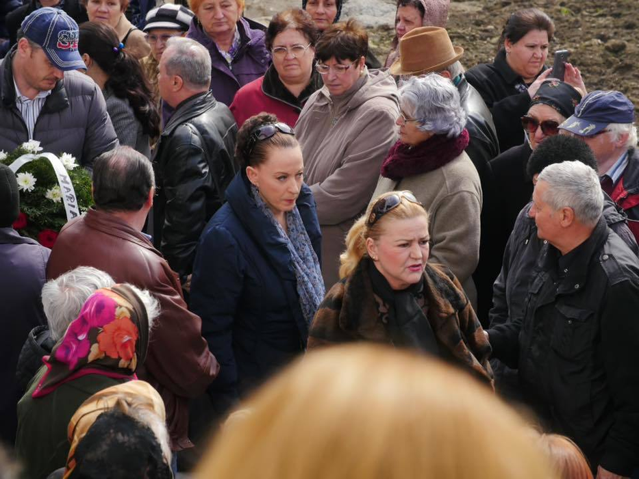 Maria Dragomiroiu şi Maria Cârneci au venit să îşi ia rămas-bun de la Ileana Ciuculete