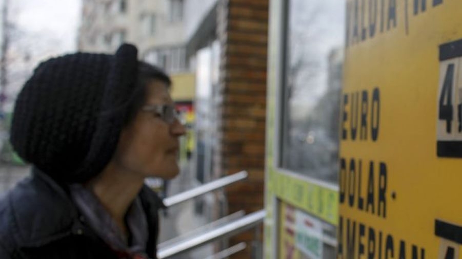 Curs valutar BNR 10 aprilie 2020. Starea de urgență a modificat cursul valutar. Câți lei costă azi 1 euro