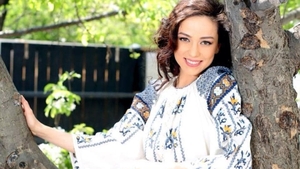 Ce studii şi pregătire are Olivia Steer, de fapt? Pe ce "bază" le dă soţia lui Andi Moisescu sfaturi românilor