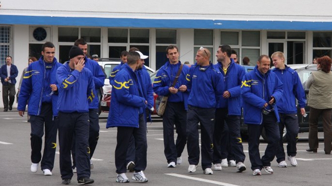 Banii din amenzi de la fotbalisti, donati pentru doi copii bolnavi din Pitesti