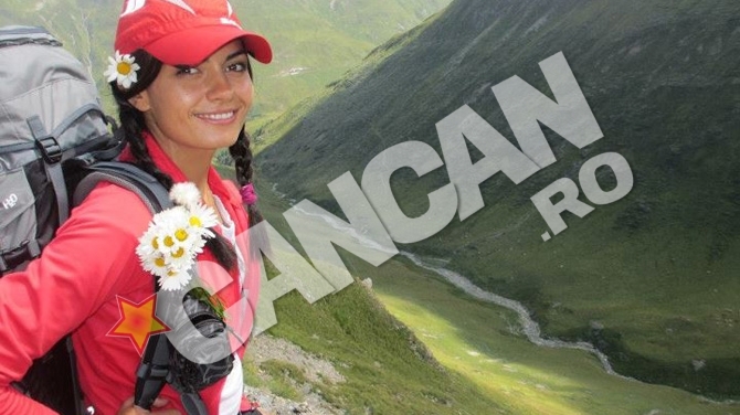 Adriela, fosta partenera a lui Smiley de la "Dansez pentru tine", se pregateste sa urce pe Kilimanjaro! In concediu a mers pe jos 200 de kilometri, cu un rucsac de 11 kilograme in spate!