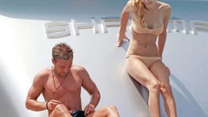El vara nu doarme, ci se... scoala! Vezi cu cati centimetri de erectie a fost prins in ofsaid un fotbalist la Ibiza!