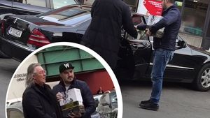 Noul stăpân se respectă: are aceleaşi obiceiuri ca răposatul. El a „moştenit“ limuzina miliardarului Adamescu, cu tot cu garda de corp!