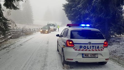 Un criminal feroce din Iași, dus cu cătușe la o înmormântare. Rudele au încremenit când l-au văzut
