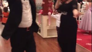 Imagini nemaivăzute cu Gigi Becali pe ringul de dans la o nuntă de aromâni