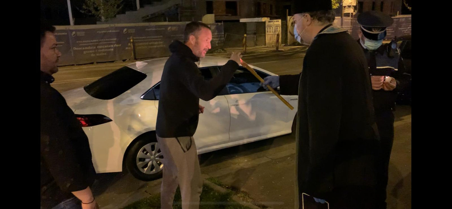 Mihai Stoica a sfidat regulile din Ordonanțele Militare și a mers să ia Lumina Sfântă de la Mănăstirea Cașin! Martorii au fost uimiți când l-au văzut cum era îmbrăcat în plină pandemie de coronavirus | VIDEO