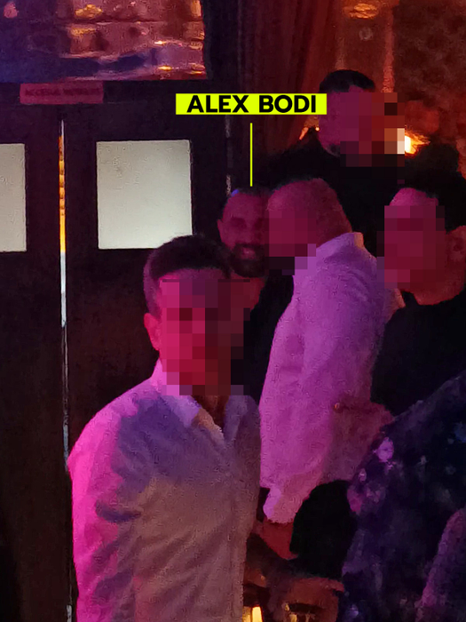 Alex Bodi râde, dar, clar nu e râsul lui