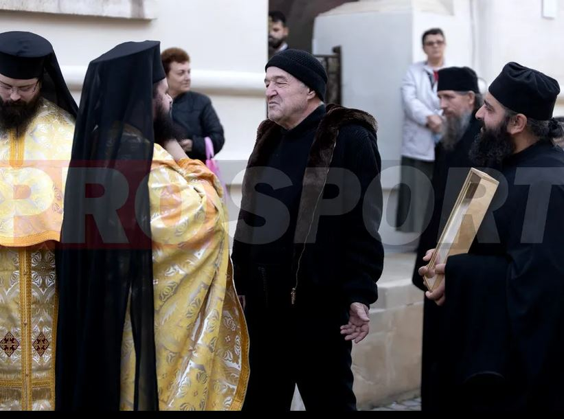 Imagini fabuloase! Cum a venit îmbrăcat Gigi Becali, patronul FCSB-ului, la Patriarhie, la moaștele Sfântului Dimitrie cel Nou | GALERIE FOTO