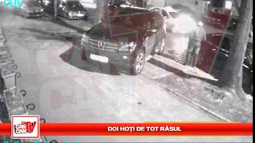 Spargatori de masini filmati in timp ce praduiau un SUV parcat pe Dorobanti! Doi hoti de tot rasul