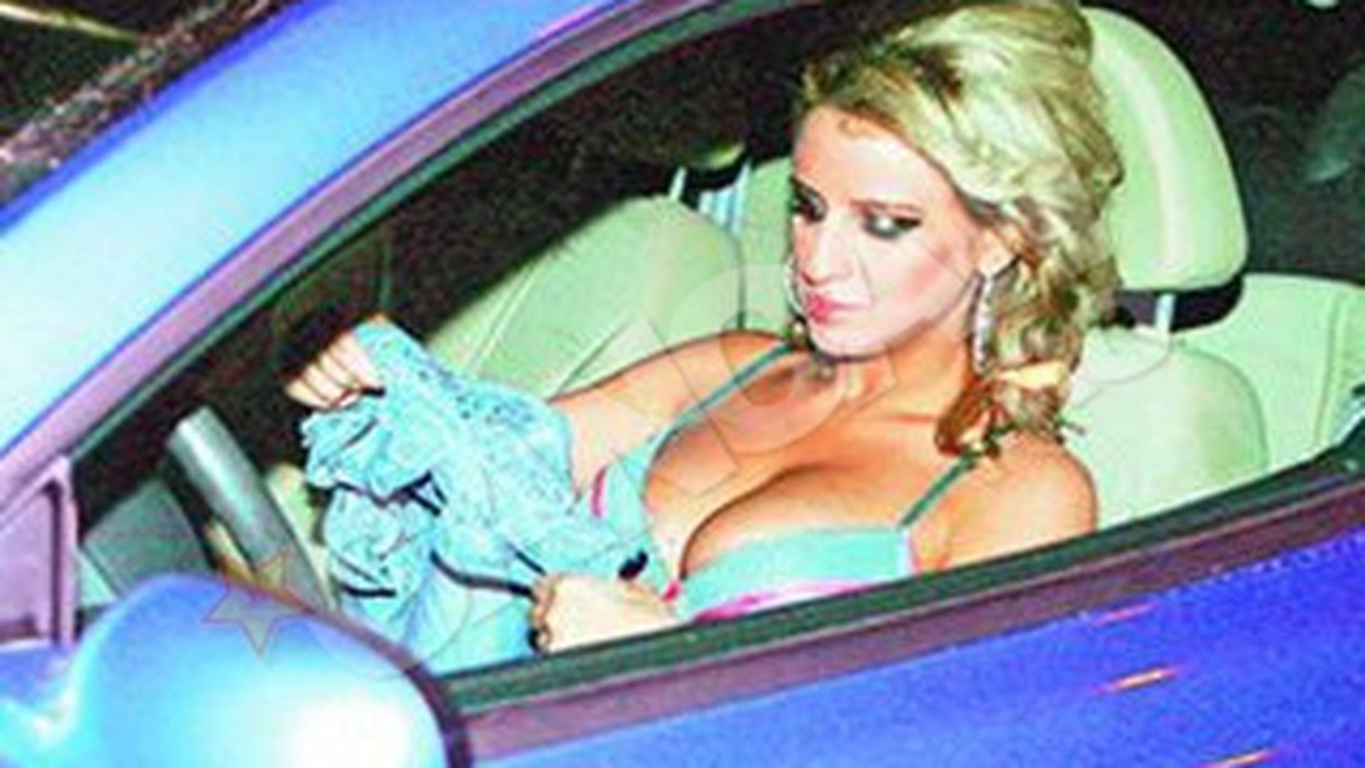 Sanziana Buruiana si-a transferat garderoba in portbagaj