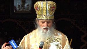 Confirmat cu COVID-19, Arhiepiscopul Sucevei şi Rădăuţilor, IPS Pimen, a ajuns la București și a fost internat la "Matei Balş". VIDEO