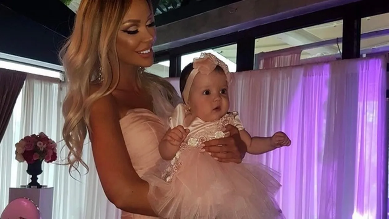 Ne-a dezvăluit în exclusivitate cât cere pe ele. Bianca îşi vinde rochiile purtate la botez!