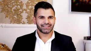 Sora lui Florin Pastramă s-a căsătorit. Ce nume de familie amuzant are acum