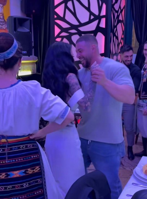 Cel mai bizar “costum” de mire! De necrezut cum s-a îmbrăcat Dragoș Paiu la nunta cu Roxana Vancea