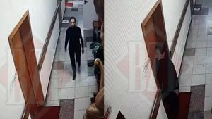 Imagini scandaloase la Opera Națională Română din Iași! Beatrice Rancea, managerul infectat cu COVID-19, s-a plimbat fără mască, pe holuri