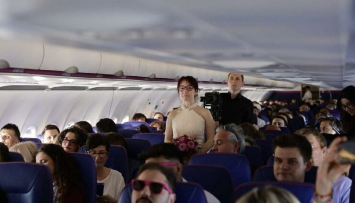 Nuntă inedită pe un zbor Wizz Air! Ivano și Federica și-au unit destinele în aer, pe 15 aprilie 2024. VIDEO