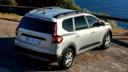 Cum transformi o Dacia într-un camper în doar 4 minute. Soluția de 1.400 de lei apărută pe OLX