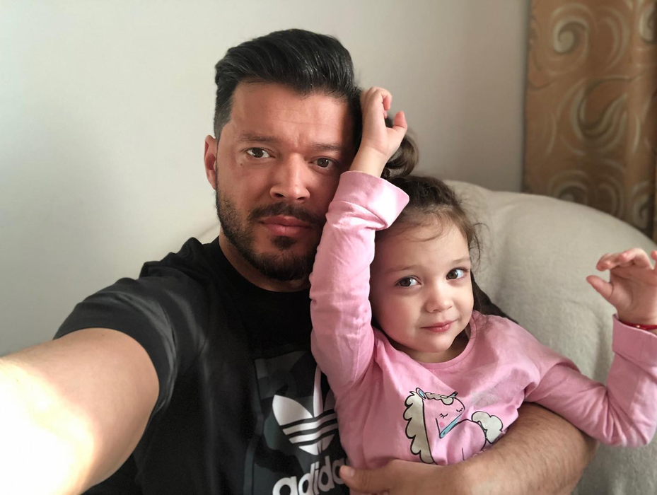 Victor Slav, dezvăluiri despre iubita pe care o ține ascunsă: “Suntem într-o relație de un an și patru luni”. Cum se înțelege Ela cu fiica fostului prezentator, Sofia