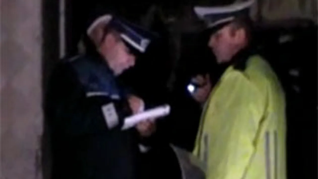 O batrana a ars de vie in casa in timp ce fiul ei se salva!