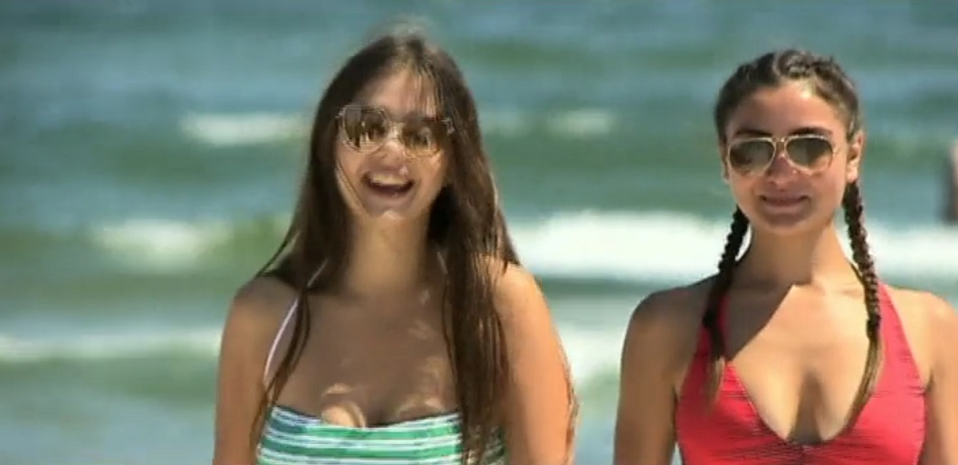 Parada costumelor de baie pe litoral: noul trend de bikini la Mamaia în august 2018