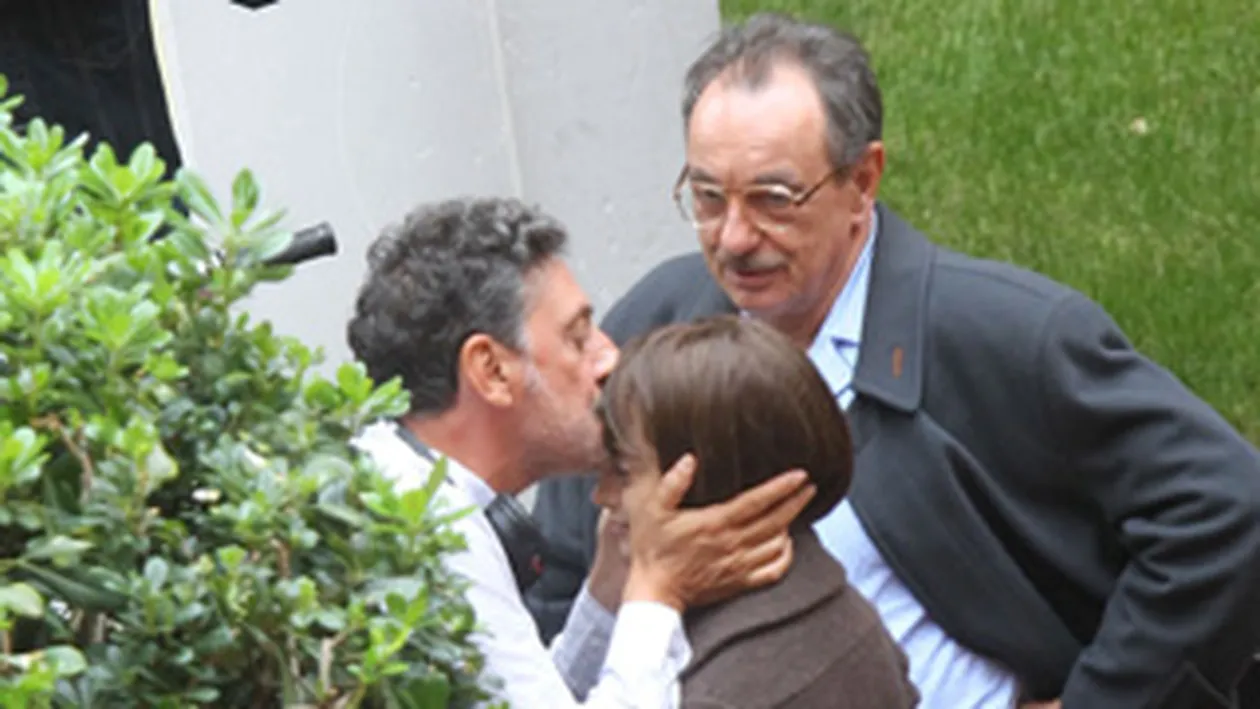 Uite ce alintata e Penelope Cruz pe platourile de filmare!