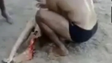 VIDEO SOCANT! Momentul in care o tânără e sfâsiată de un rechin, in valurile mării! Totul a fost filmat de un turist